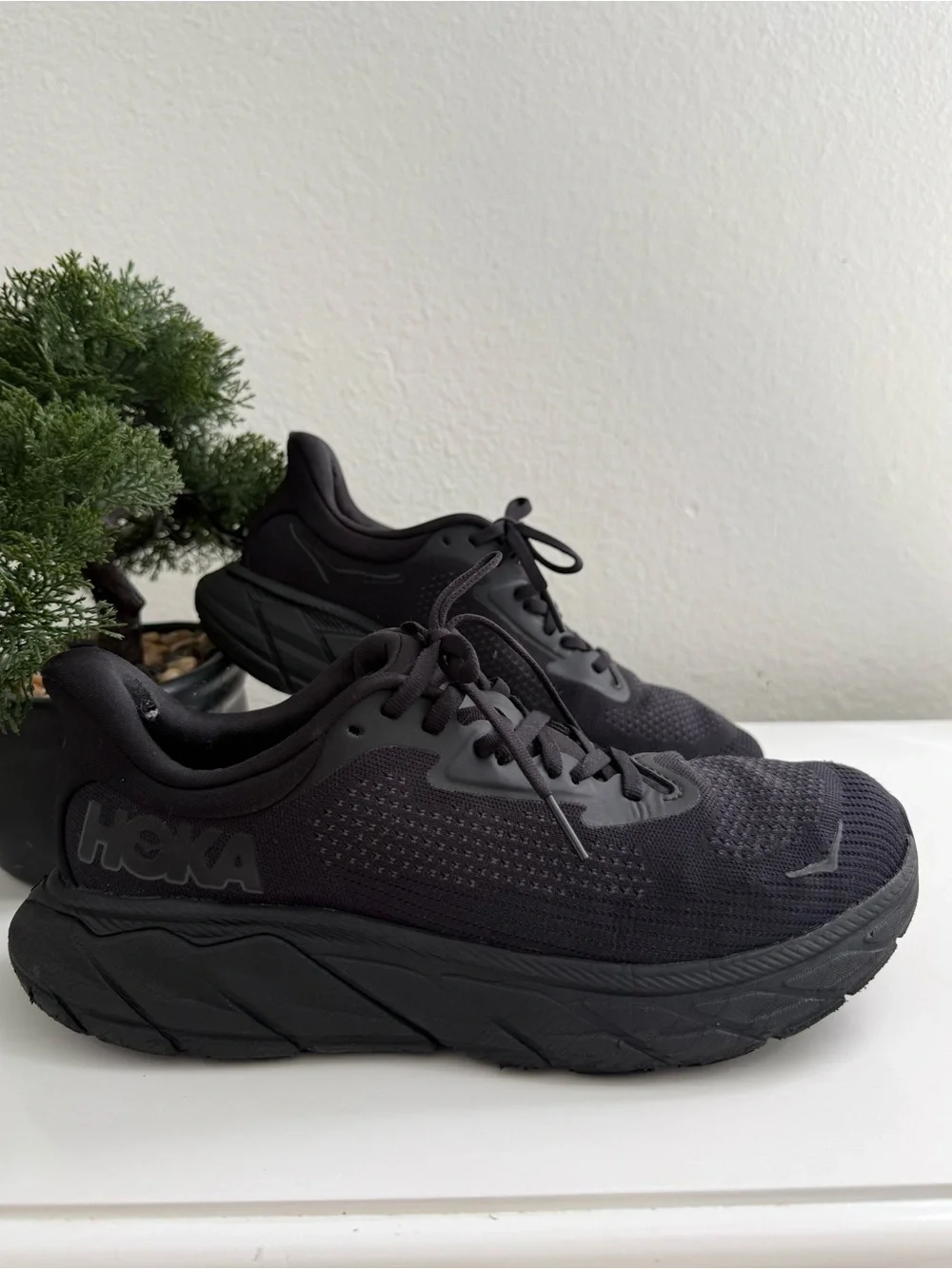 Hoka Arahi 7 Men size 7.5 All-Black Plush Cushion Running Shoes - Picture 1 of 9